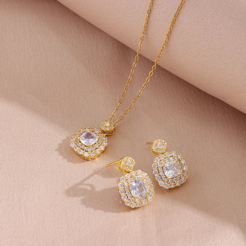 CONJUNTO DE CRISTALES BAÑADO EN ORO 18K - CONJ137