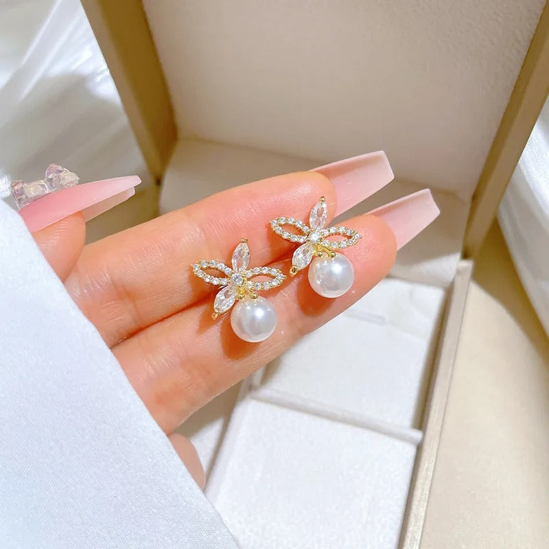 PERLAS BAÑADAS CON TACHUELAS BAÑADAS EN ORO 18K - CONJ444