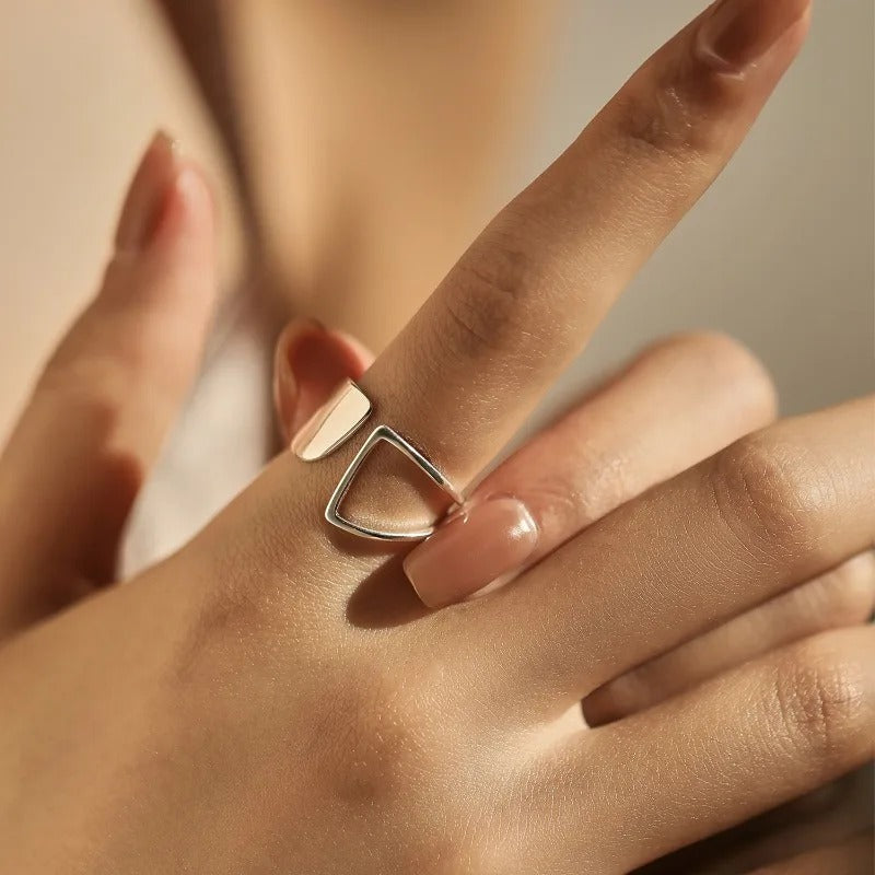 ANILLO AJUSTABLE ESTILO HUECO PLATA 925 - ANP350
