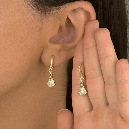 BRINCO  NOSSA SENHORA BANHADO EM OURO 18K - BRSI341 - Chica Elegante