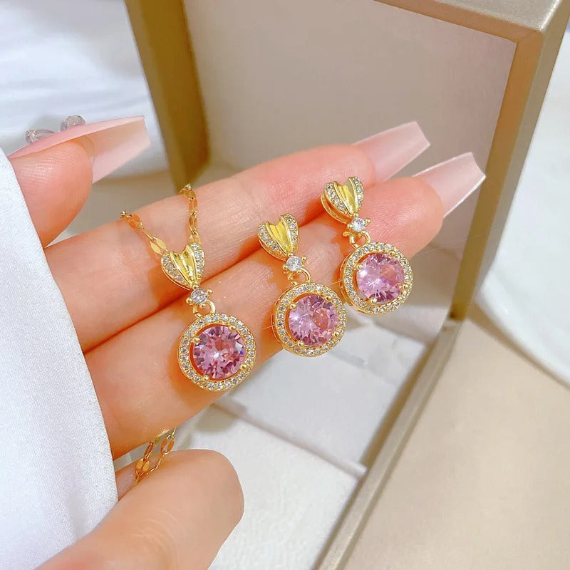 CONJUNTO DE CRISTALES ROSAS BAÑADO EN ORO 18K - CONJ180