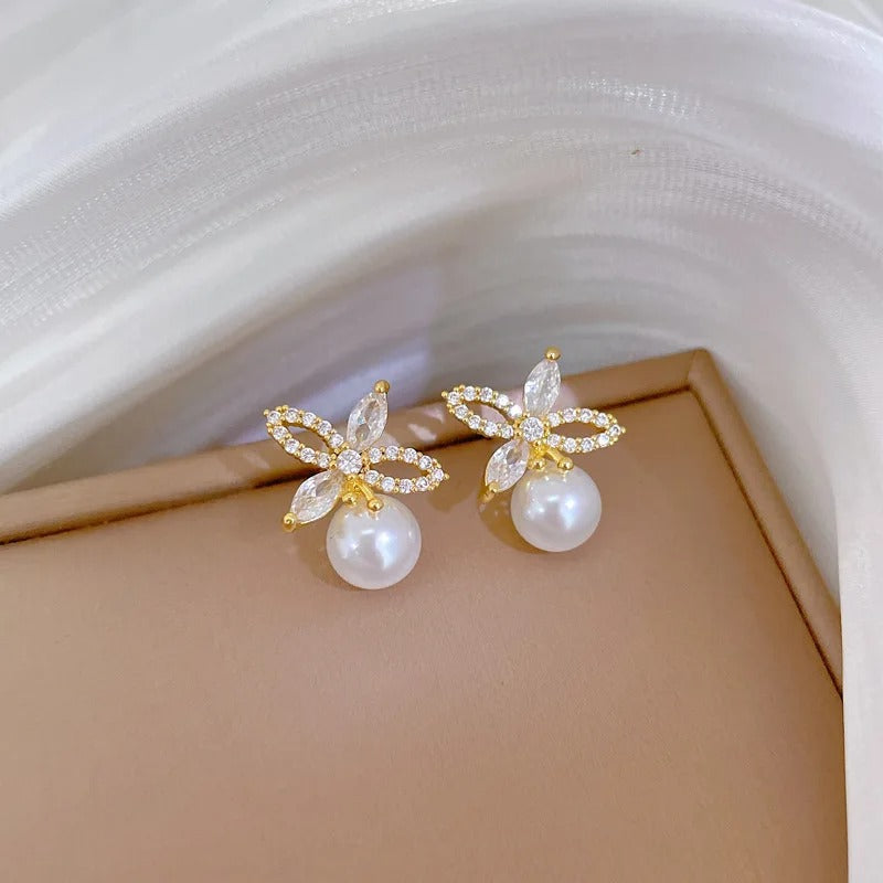 PERLAS BAÑADAS CON TACHUELAS BAÑADAS EN ORO 18K - CONJ444