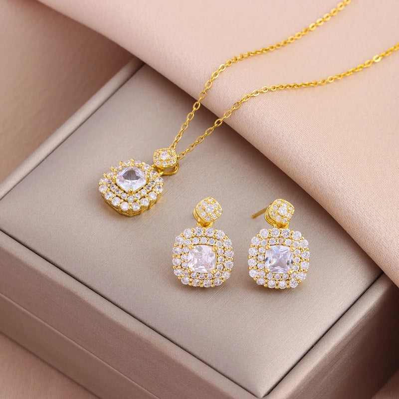 CONJUNTO DE CRISTALES BAÑADO EN ORO 18K - CONJ137