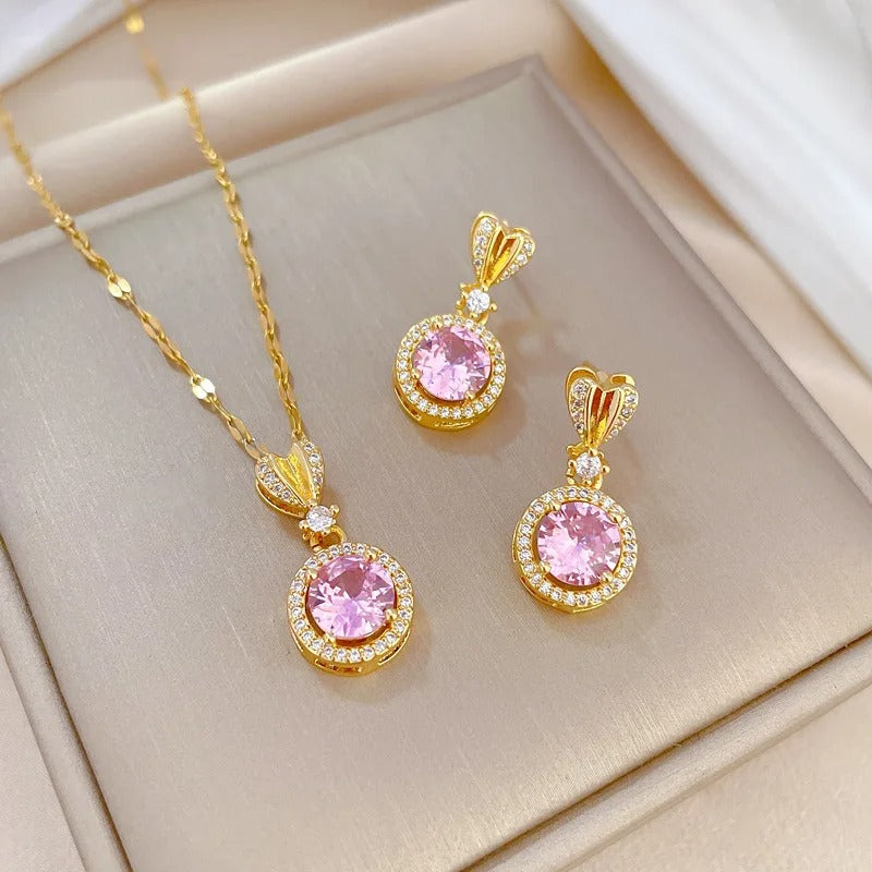 CONJUNTO DE CRISTALES ROSAS BAÑADO EN ORO 18K - CONJ180