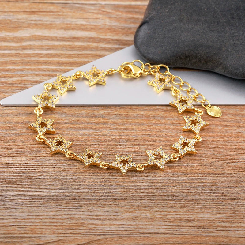 PULSERA DE ESTRELLAS CON TACHUELAS BAÑADA EN ORO 18K - PLS 132