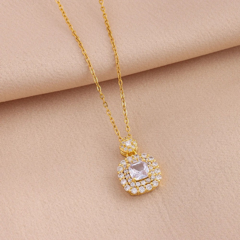 CONJUNTO DE CRISTALES BAÑADO EN ORO 18K - CONJ137