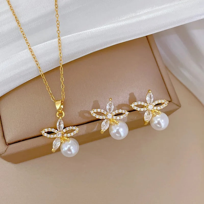 PERLAS BAÑADAS CON TACHUELAS BAÑADAS EN ORO 18K - CONJ444