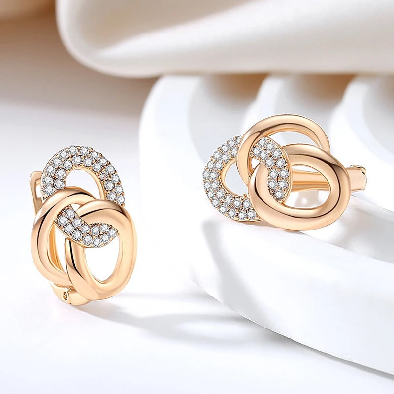AROS DE ESLABONES CON TACHUELAS BAÑADO EN ORO 18K - BRSI255