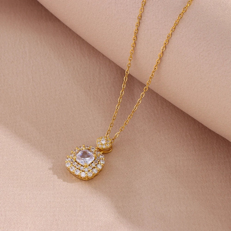 CONJUNTO DE CRISTALES BAÑADO EN ORO 18K - CONJ137