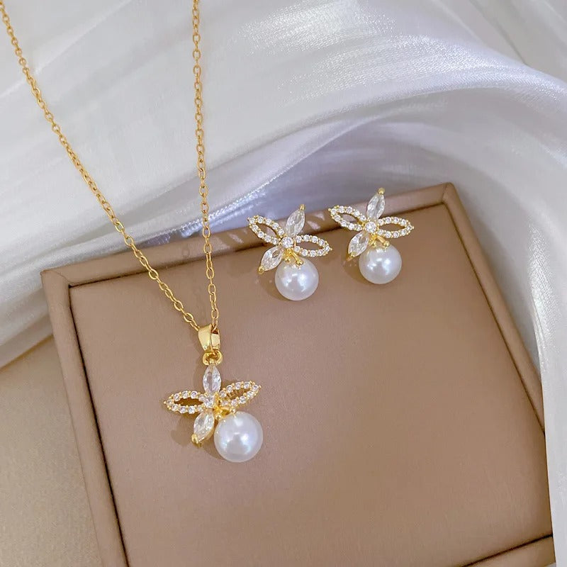 PERLAS BAÑADAS CON TACHUELAS BAÑADAS EN ORO 18K - CONJ444